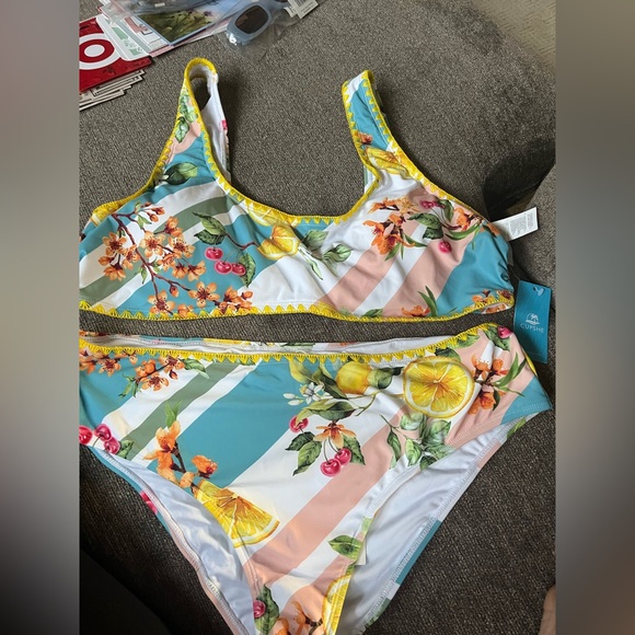 Cupshe Bikini Set - Picture 4 of 10